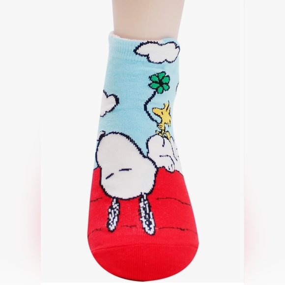 🥜Snoopy Character Socks Bundle of 4! - Picture 5 of 8
